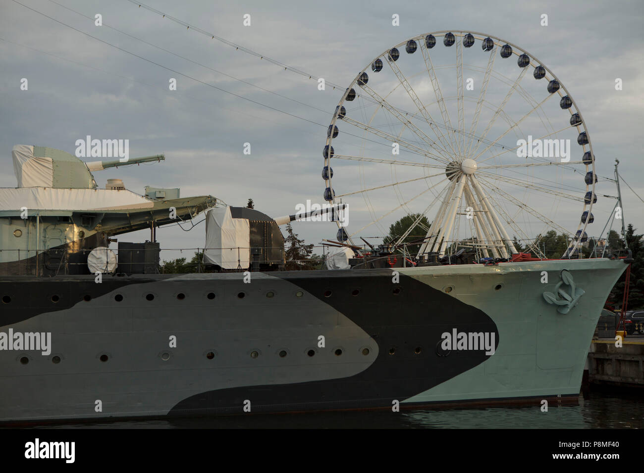 Bateau dans le port de Gdynia en Banque D'Images