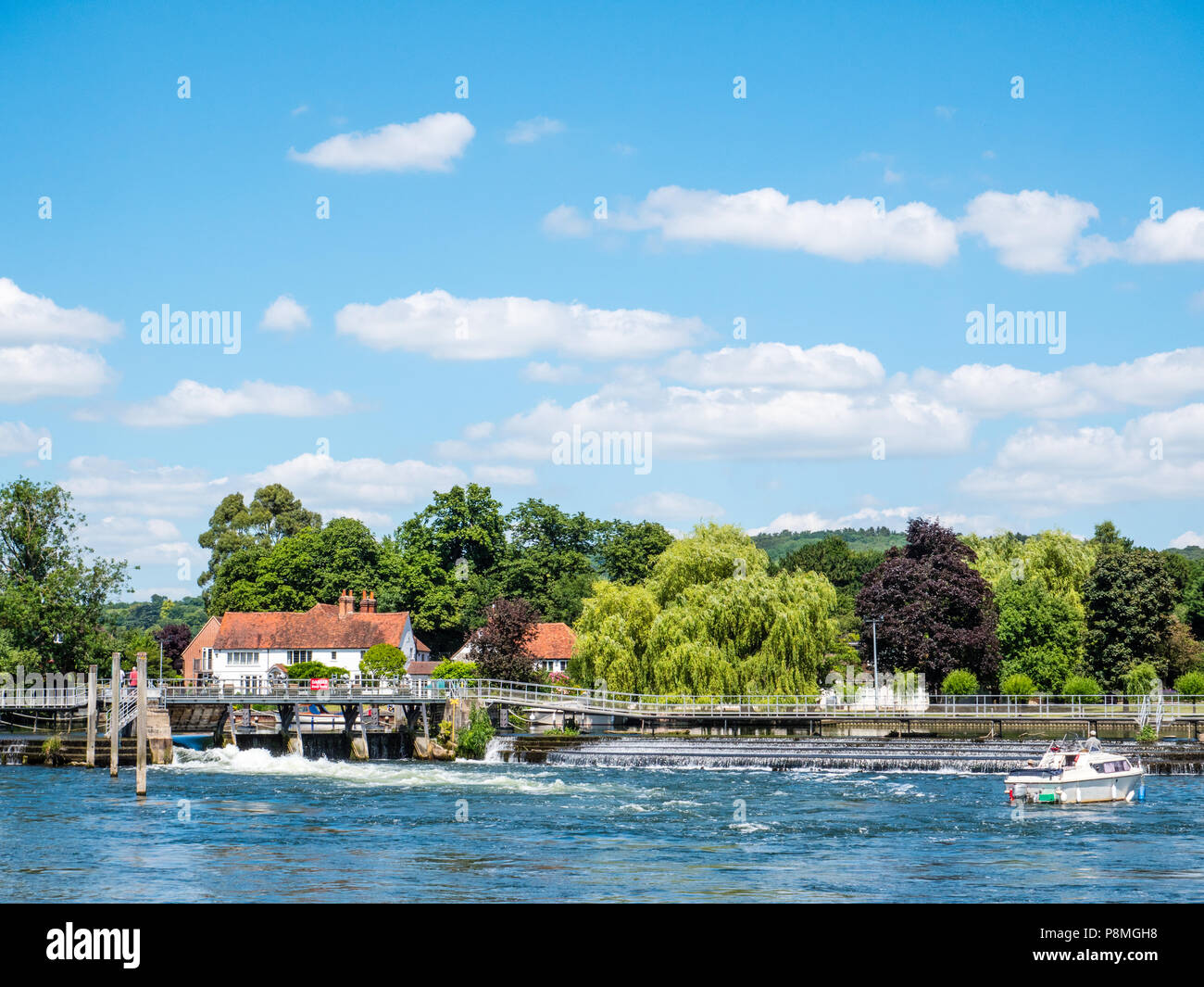 Weir, au blocage et Hambleden Weir, Tamise, Berkshire, Angleterre, RU, FR. Banque D'Images