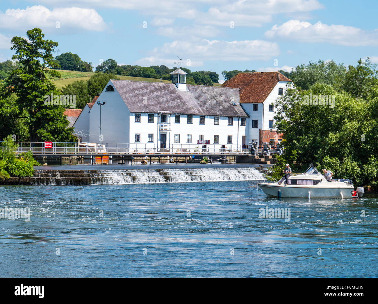 Fin de l'usine, de blocage et d'Hambleden Weir, Tamise, Berkshire, Angleterre, RU, FR. Banque D'Images