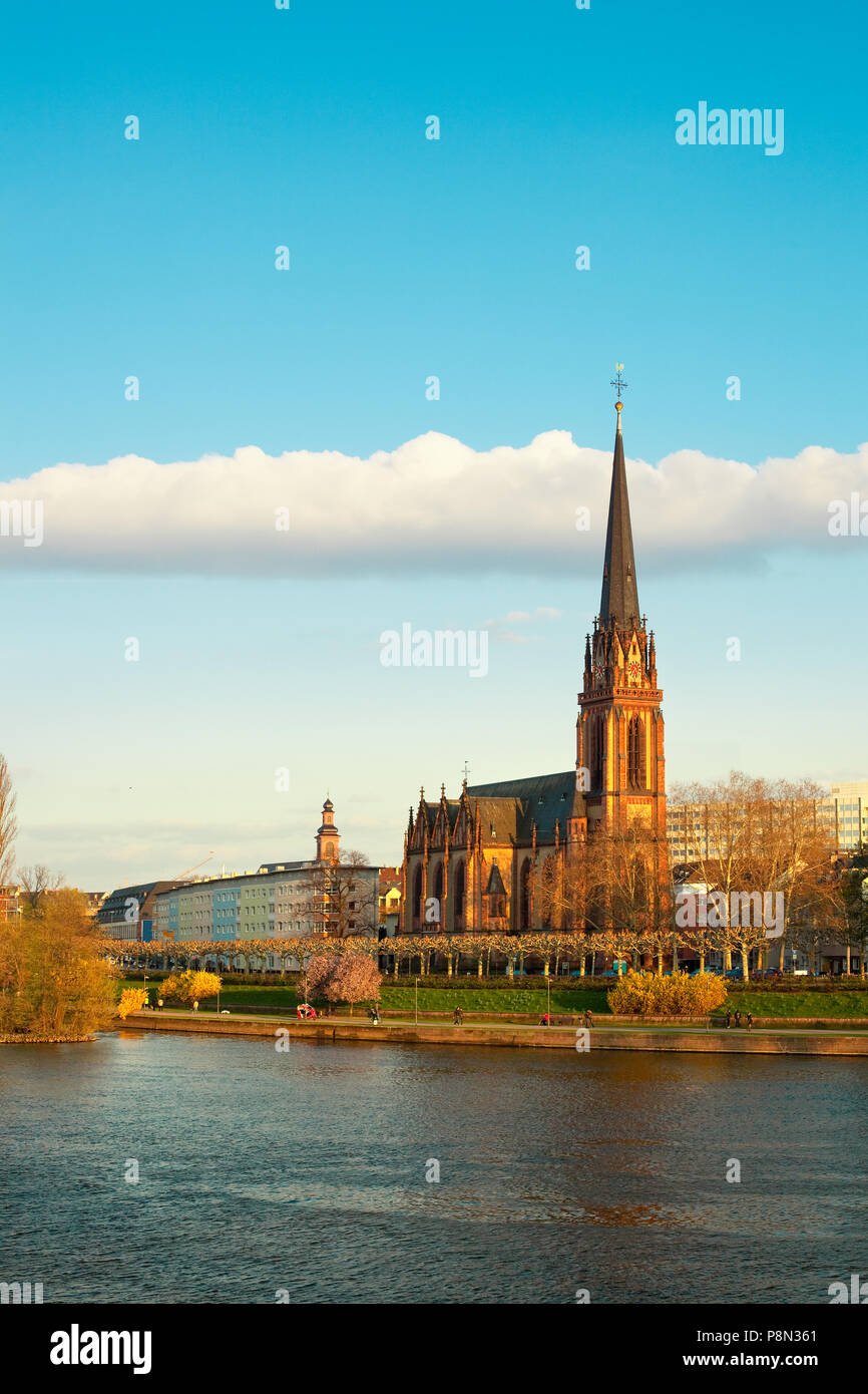 Église de Dreikoenigs où fut créé et la rivière Main, Francfort, Hesse, Allemagne Banque D'Images