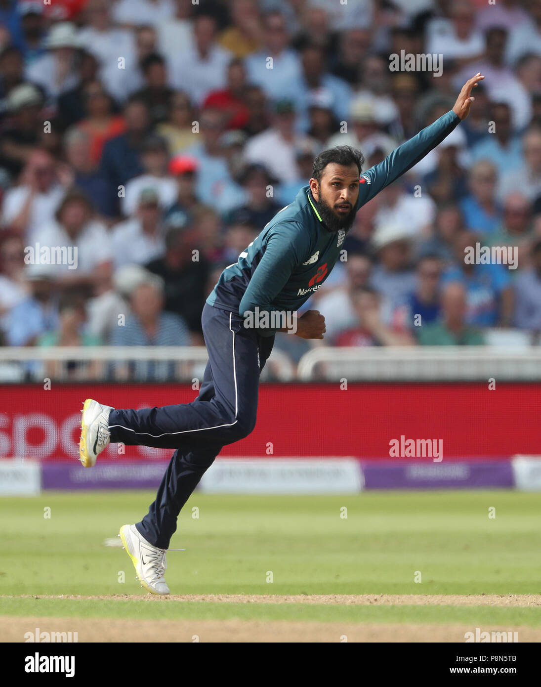 Adil Rashid d'Angleterre pendant le match de la série internationale d'un jour à Trent Bridge, Nottingham. APPUYEZ SUR ASSOCIATION photo. Date de la photo: Jeudi 12 juillet. Voir PA Story CRICKET England. Le crédit photo devrait se lire comme suit : David Davies/PA Wire. Banque D'Images