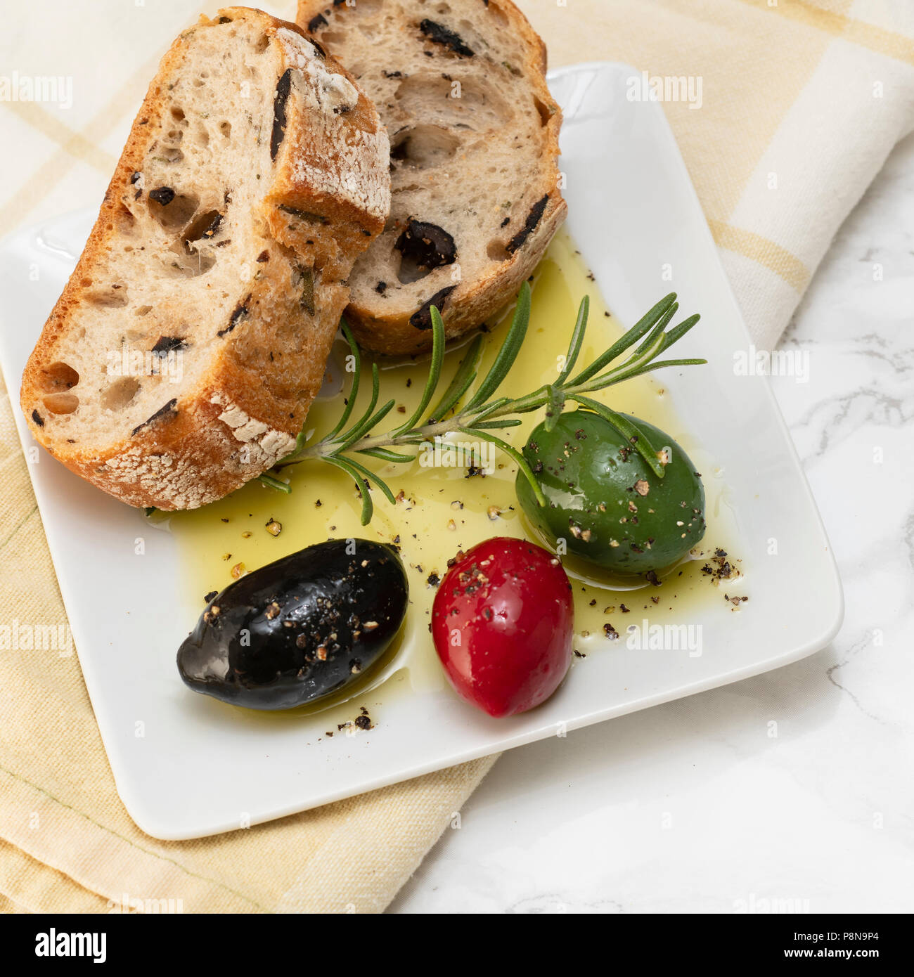 Hors-d'œuvre de pain et d'olives Banque D'Images