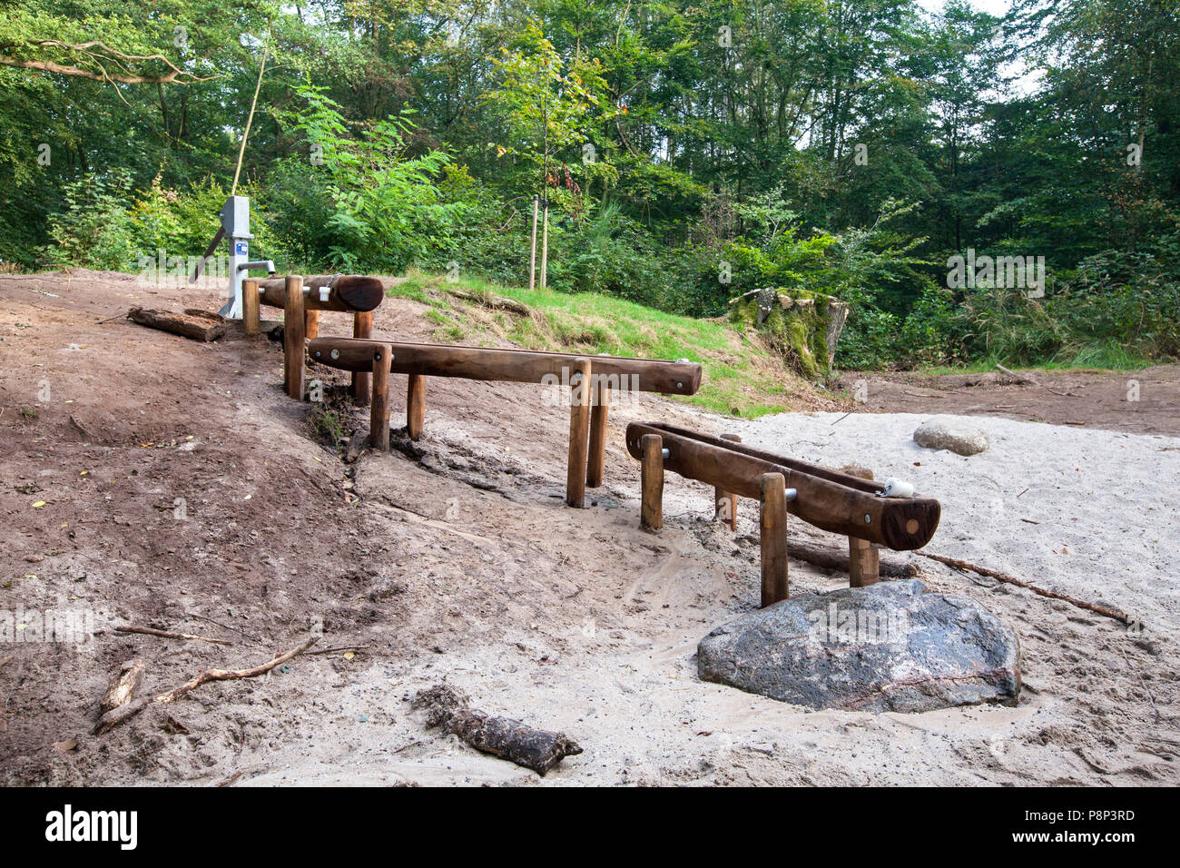 Terrain de jeu de forêt sur un domaine près de Deventer Banque D'Images