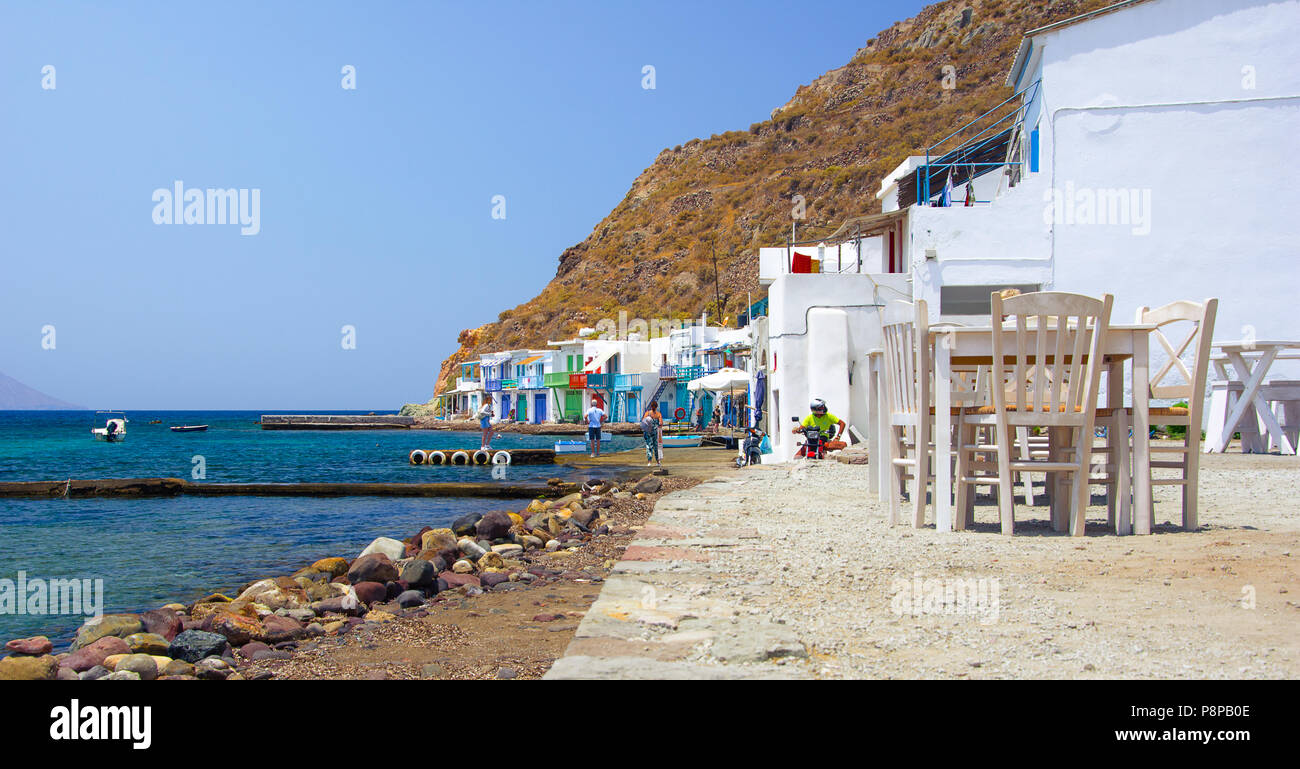 Klima Village (village grec traditionnel par la mer, l''établissement de style) avec sirmata - maisons de pêcheurs traditionnels, l'île de Milos, Cyclades, Grèce Banque D'Images