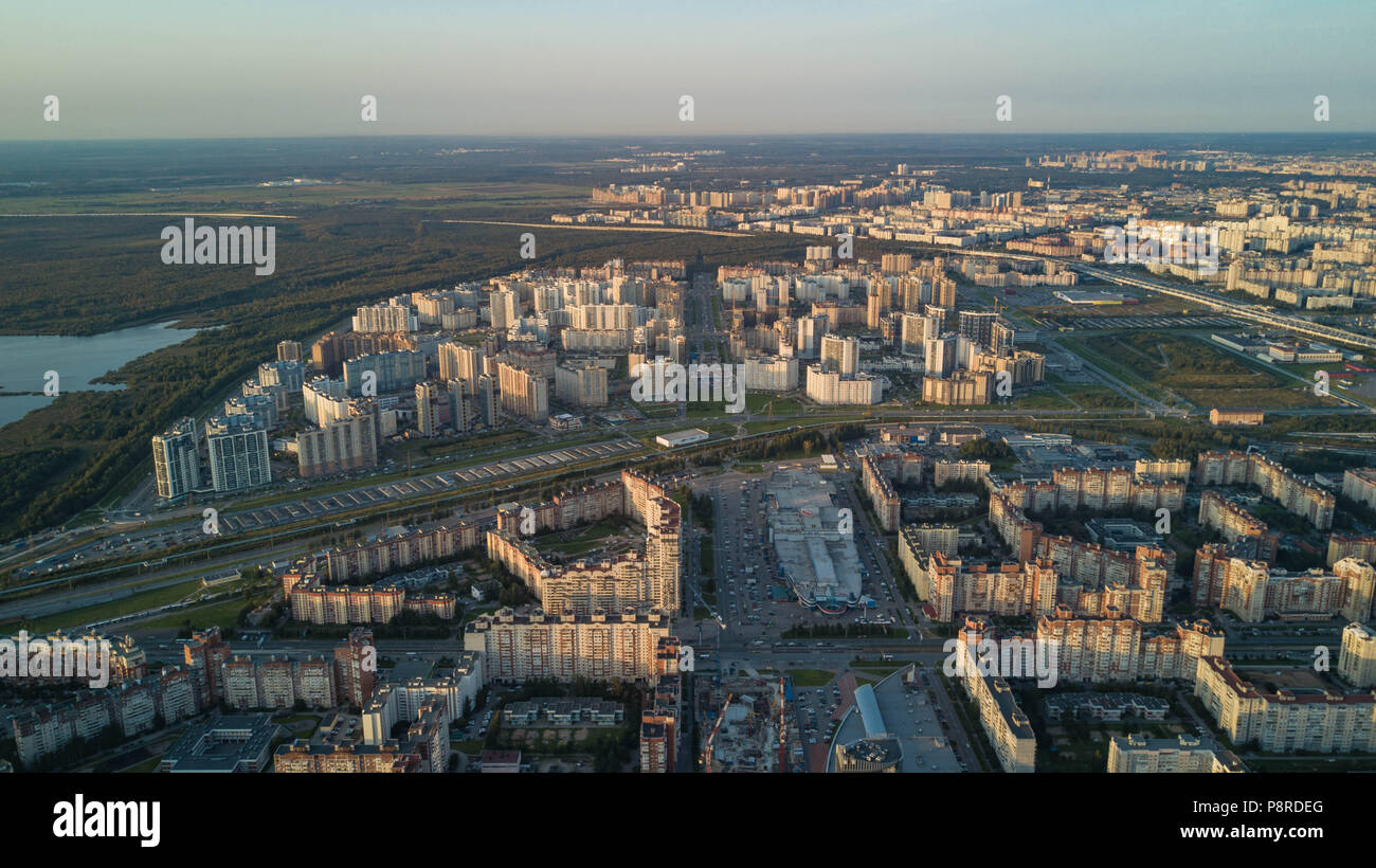Vue panoramique de Saint-Pétersbourg, drone photo, journée d'été Banque D'Images