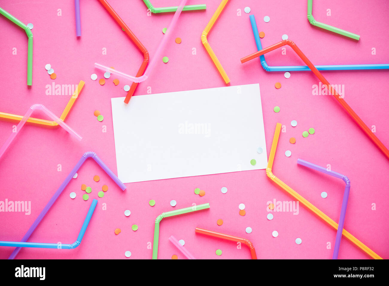 Pailles Et Les Confettis Sur Fond Rose Avec Du Blanc En Blanc Pour Le Texte Cocktail D Ete Plaisir Et Bonne Vacances Carte De Vœux Photo Stock Alamy Pailles Et Les Confettis Sur Fond Rose Avec Du Blanc En Blanc Pour Le Texte Cocktail D Ete Plaisir Et Bonne Vacances Carte De Vœux Photo Stock Alamy