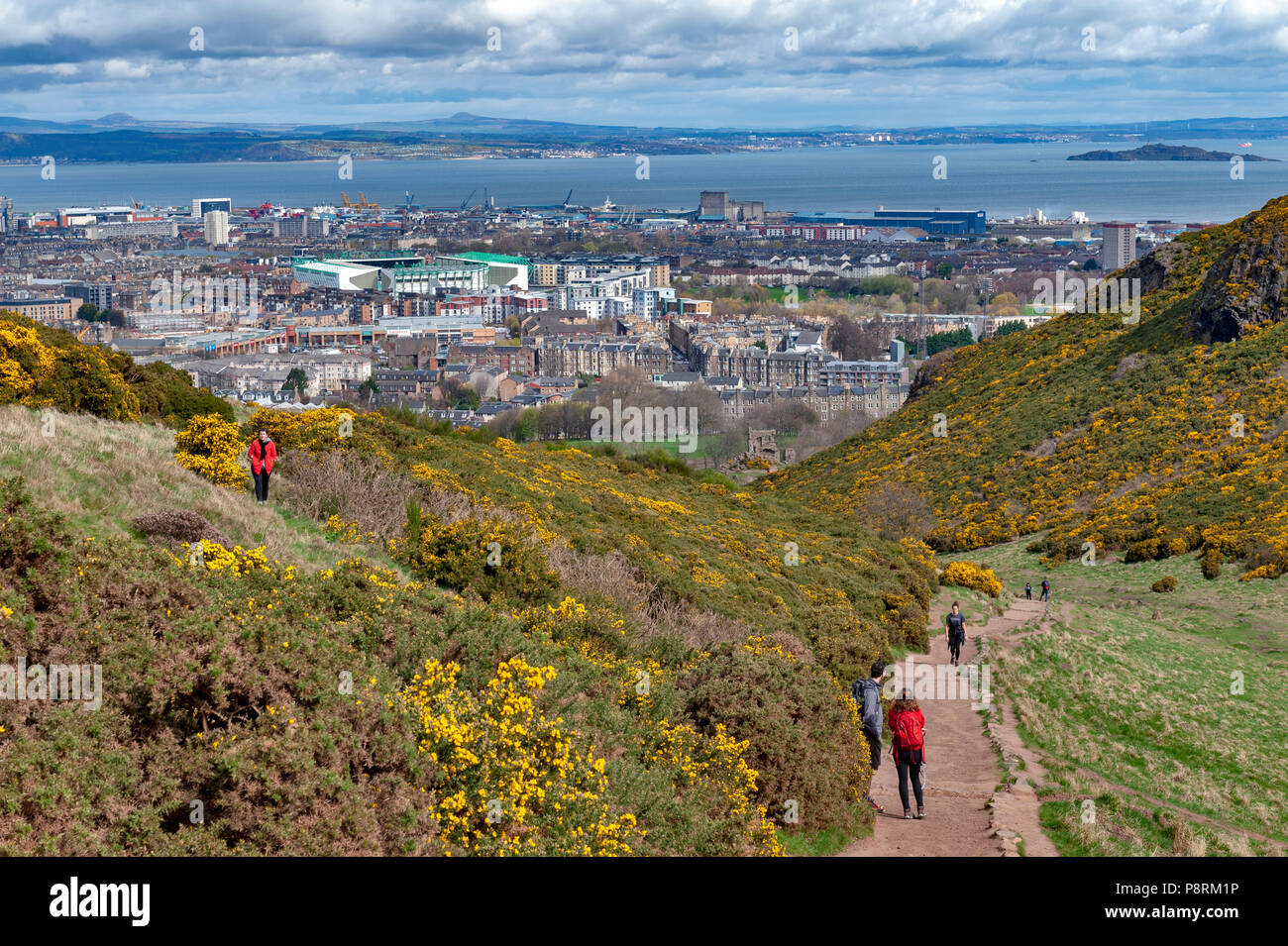 Les pentes des collines sur une randonnée à vélo jusqu'à Arthur's Seat, le point le plus élevé à Édimbourg situé à Holyrood Park, Ecosse, Royaume-Uni Banque D'Images
