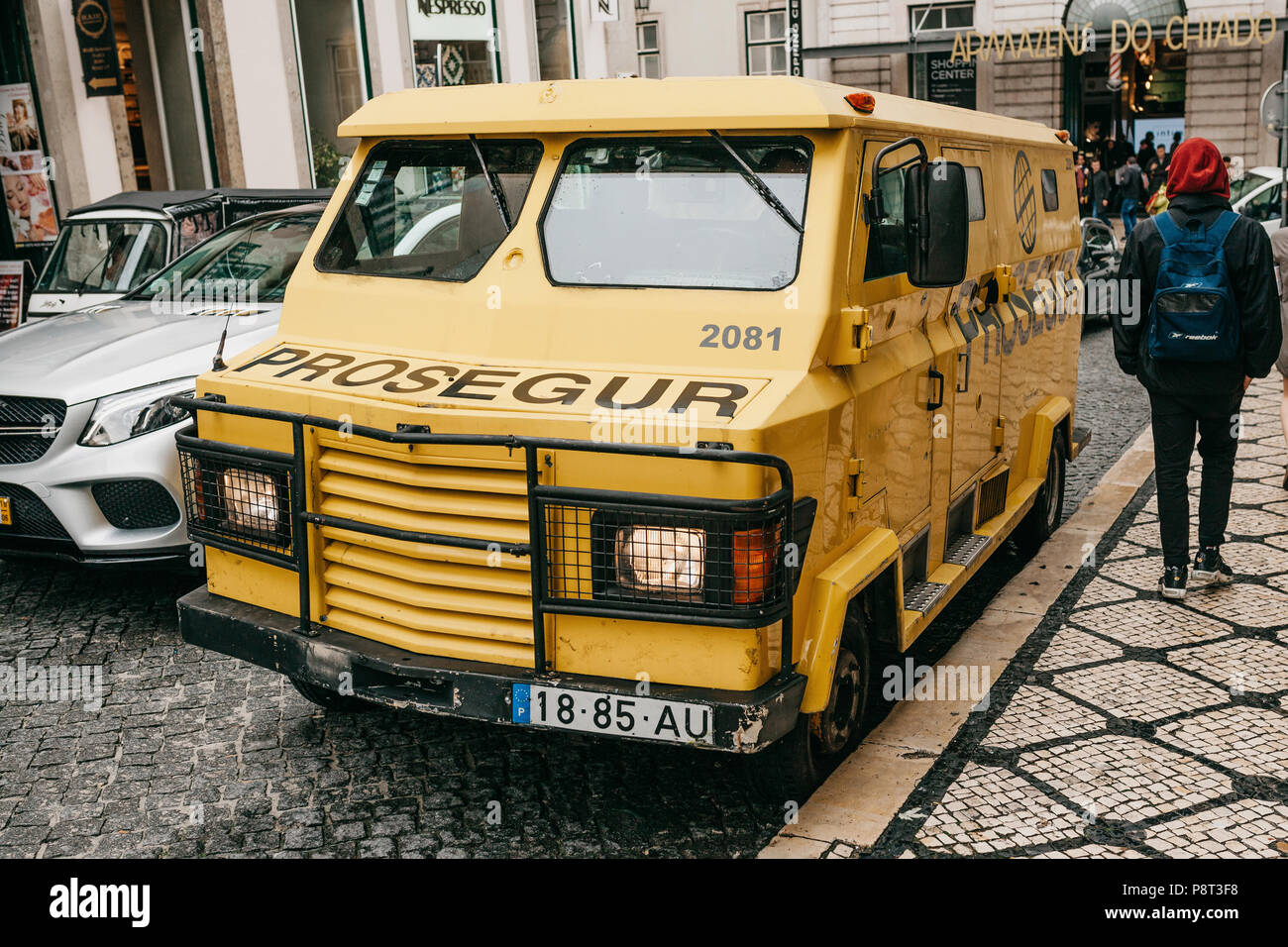 Portugal, Lisbonne, le 10 avril 2018 : voiture blindée pour l'acheminement de l'argent à la banque. Transport de l'encaissement. Banque D'Images