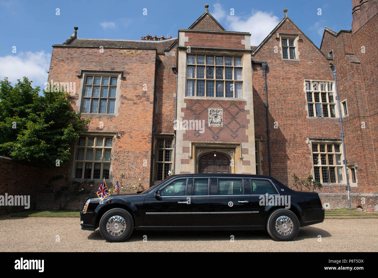 La limousine présidentielle américaine, connue sous le nom de 'la bête' à l'extérieur de Chequers, dans le Buckinghamshire, le pays de résidence des premiers ministres britanniques, lors d'une réunion entre le Président Donald Trump et premier ministre Theresa May. Banque D'Images