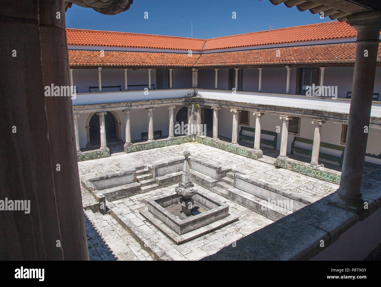 Le cloître du xve siècle couvent de Jésus, Aveiro, Portugal est . 1462. Aussi connu comme le couvent de Sainte Joana et le Monastère de Jésus Banque D'Images