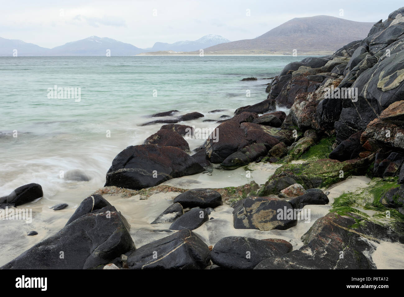 Image paysage de la côte de l'île de Harris, Hébrides extérieures, en Écosse. Banque D'Images
