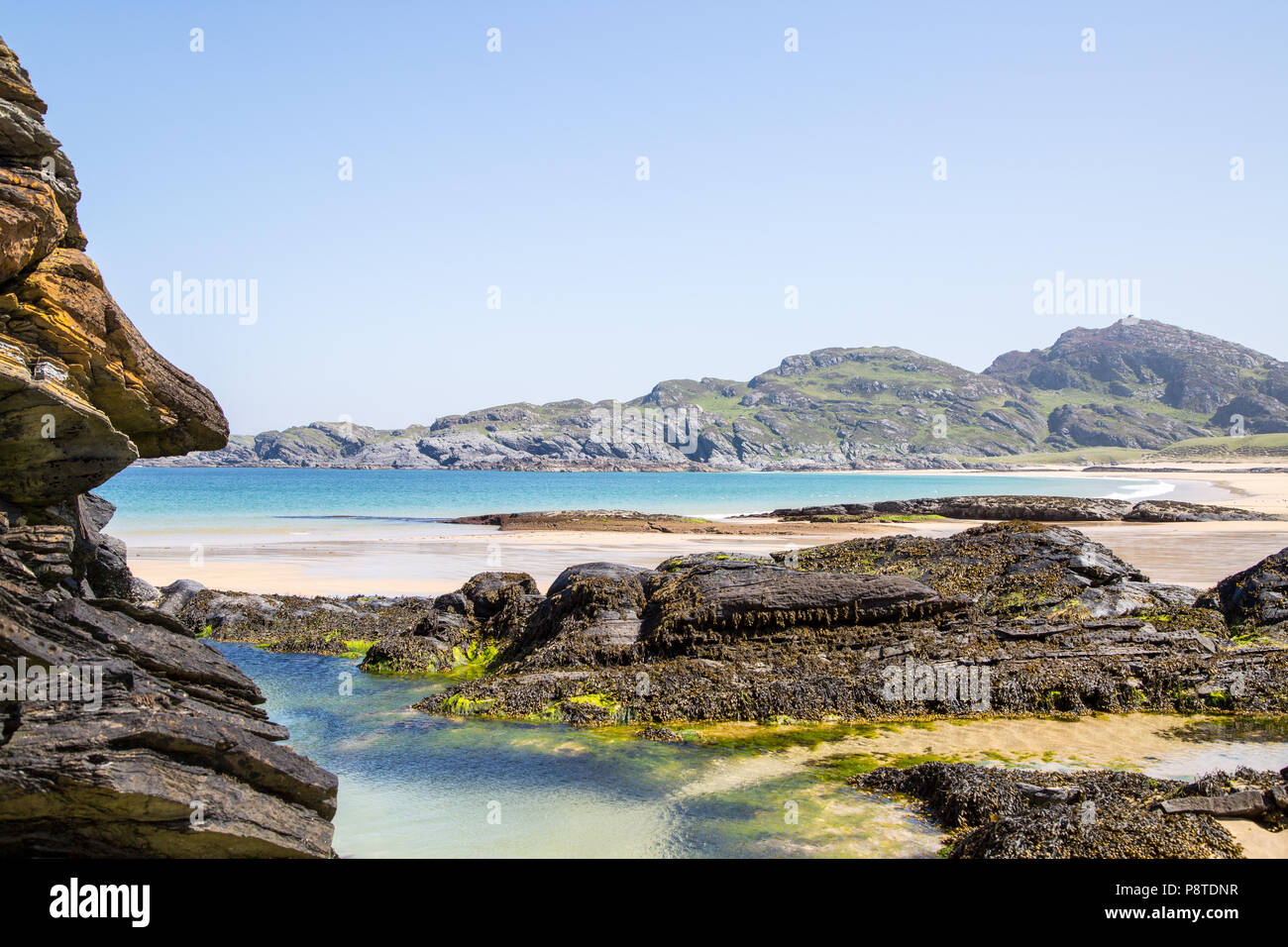 Belle plage avec rochers et rockpools, Colonsay, Argyll et Bute, côte ouest de l'Écosse Banque D'Images