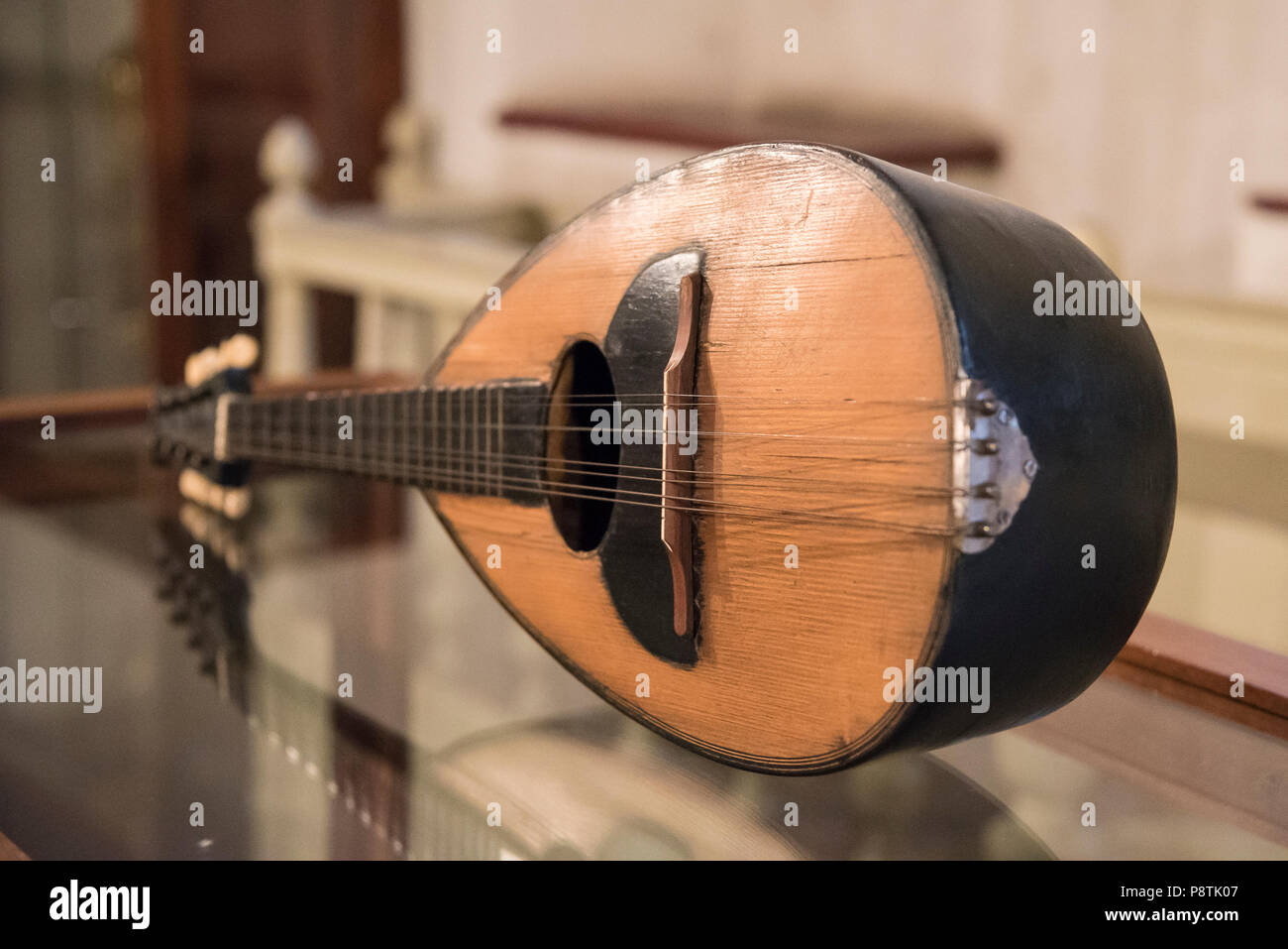 Musical instrument mandolin Banque de photographies et d'images à haute  résolution - Alamy