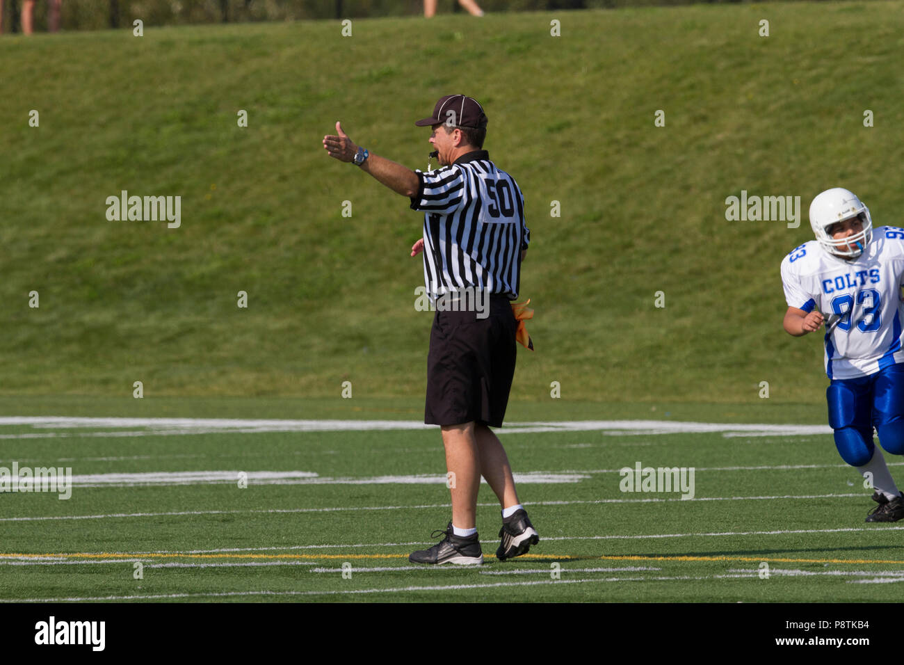 Arbitre de l'action spectaculaire et coloré, photos de football Bantam garçons à Calgary, Alberta, Canada Banque D'Images