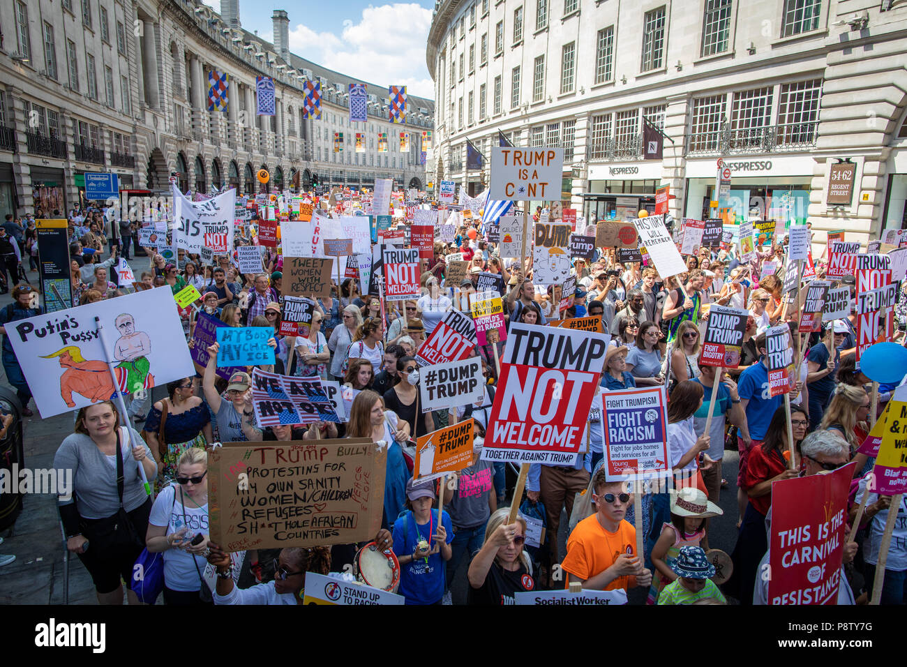 Londres, Royaume-Uni le 13 juillet, 2018. Des dizaines de milliers de manifestants dans la rue pour protester contre Donald Trumps U.K visite. Andy Barton/Alamy Live News Banque D'Images