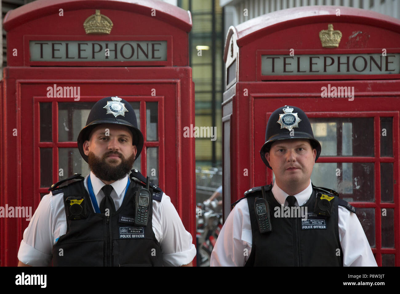 London UK 13 juillet 2018 montent la garde de la police au cours de la démonstration contre le Président'Atout visite au Royaume-Uni dans le centre de Londres. Credit : Thabo Jaiyesimi/Alamy Live News Banque D'Images