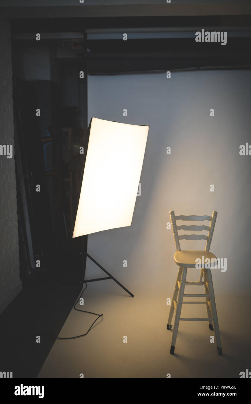 Photo studio avec le matériel d'éclairage Banque D'Images