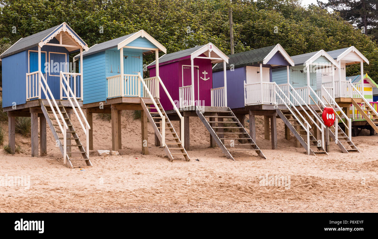 Cabines colorées au Wells-next-the-Sea sur la côte de Norfolk, Angleterre Banque D'Images