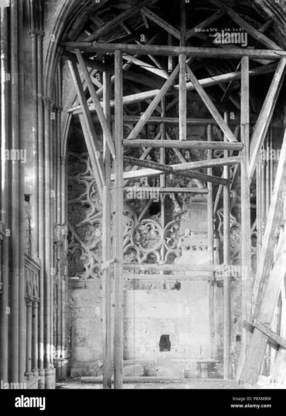 260 domaine national, le château - Vue intérieure de la Sainte-Chapelle, Grande rose - Saint-Germain-en-Laye - Médiathèque de l'architecture et du patrimoine - APMH00012038 Banque D'Images