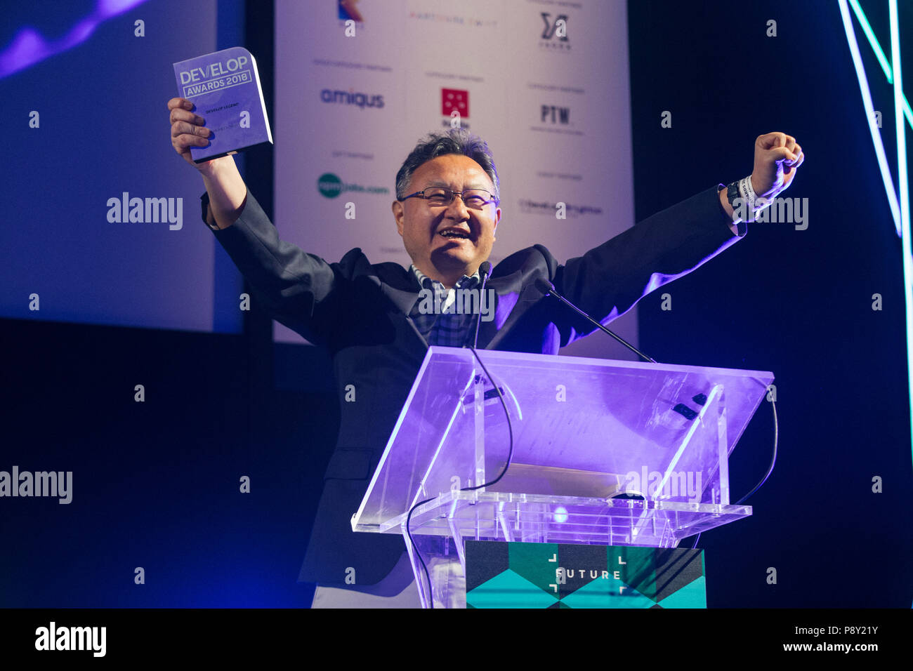 Brighton - 11 juillet 2018 : Le Président de Sony dans le monde du divertissement interactif, Shuhei Yoshida, accepte son prix pour développer Légende à développer la Brighton Banque D'Images