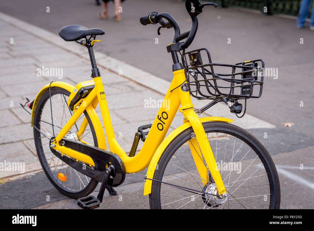 L'OFO ride partager location sur une rue de Paris Banque D'Images