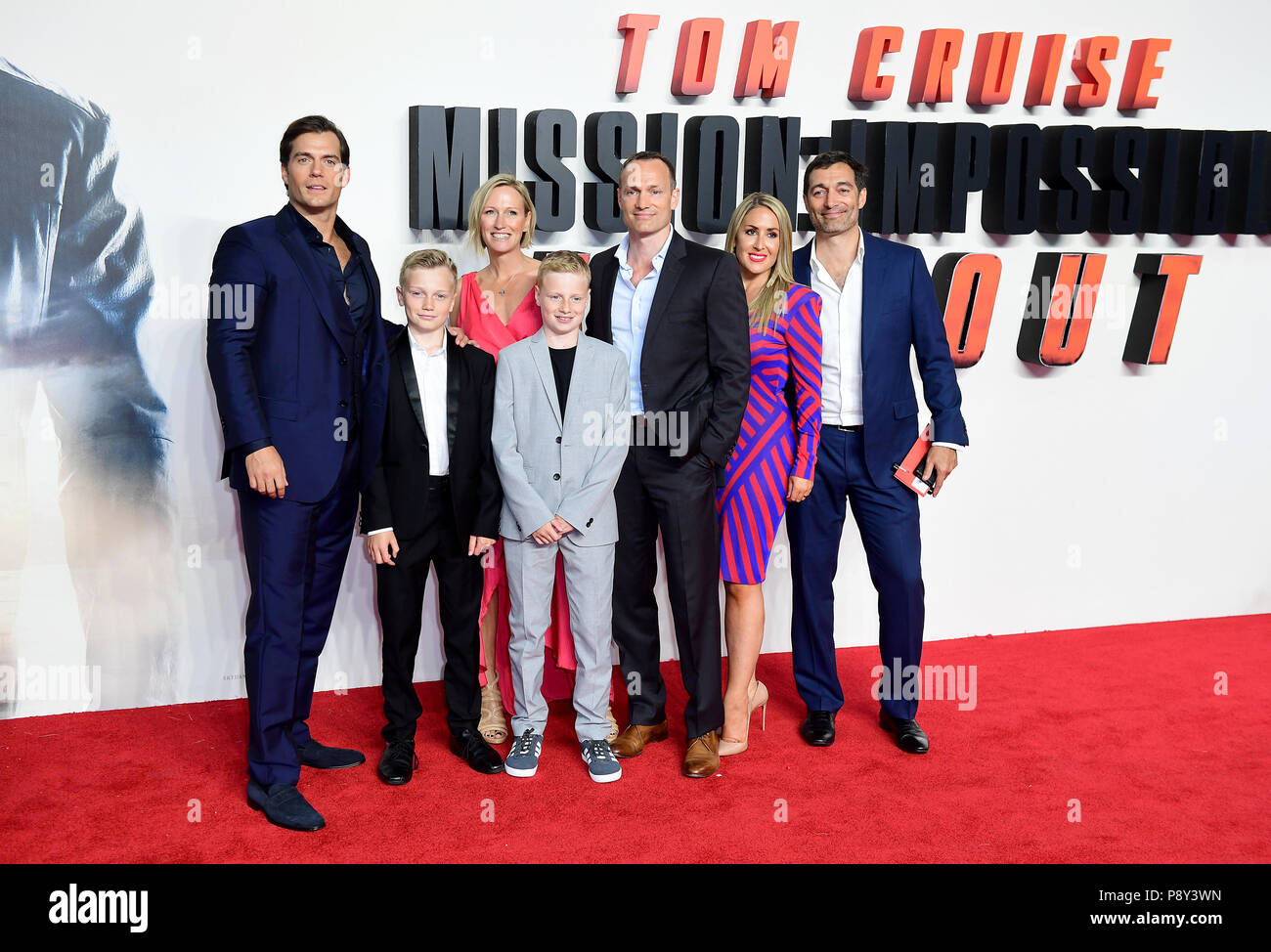 Henry Cavill avec ses frères Nick (au centre) et les piles (à droite) et la famille participant à la Mission : Impossible Fallout première au BFI Imax, Waterloo, London. Banque D'Images