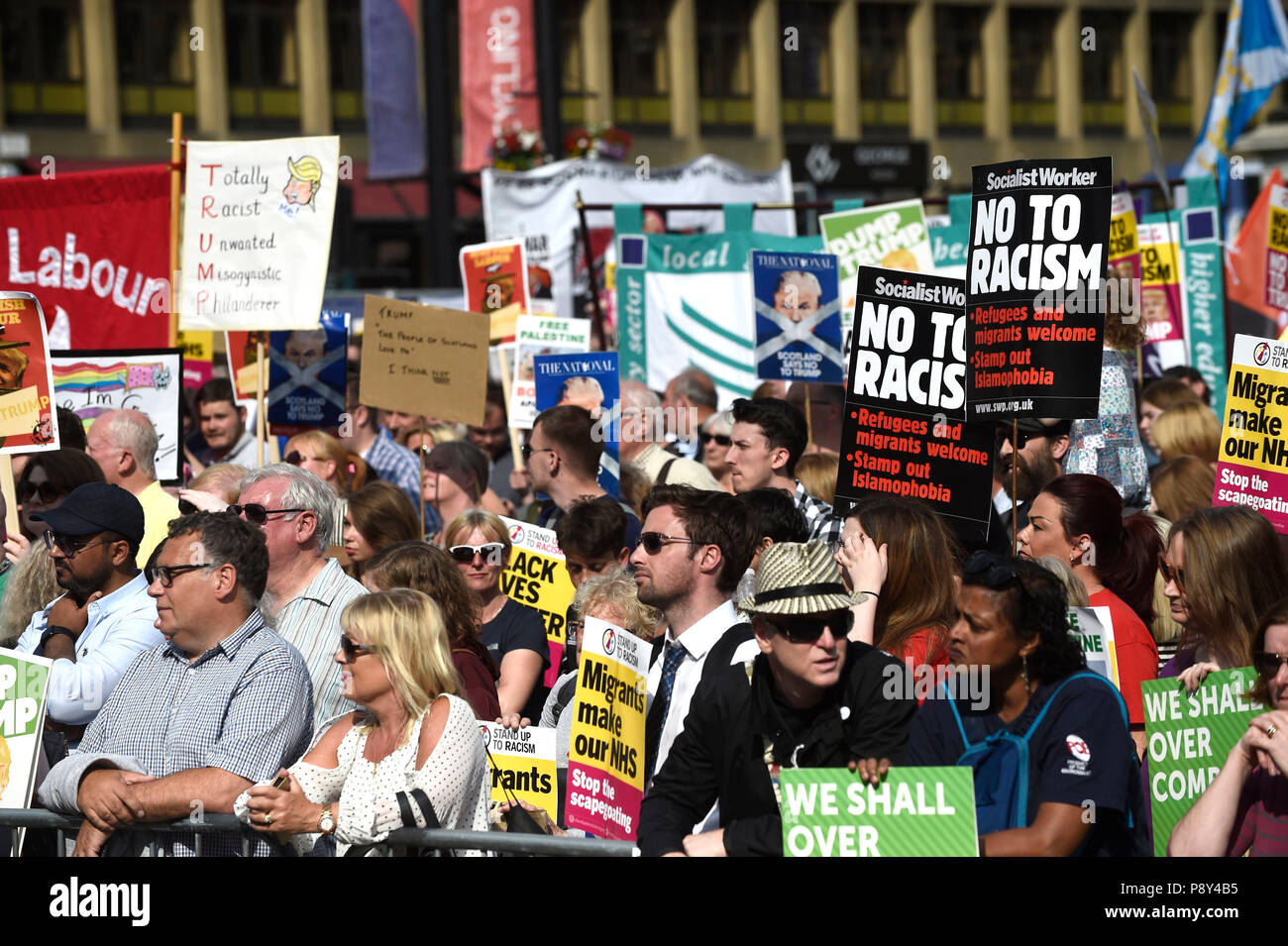 Les manifestants à George Square, Glasgow, pour l'Ecosse United contre Trump protester contre la visite du président américain Donald Trump au Royaume-Uni. Banque D'Images