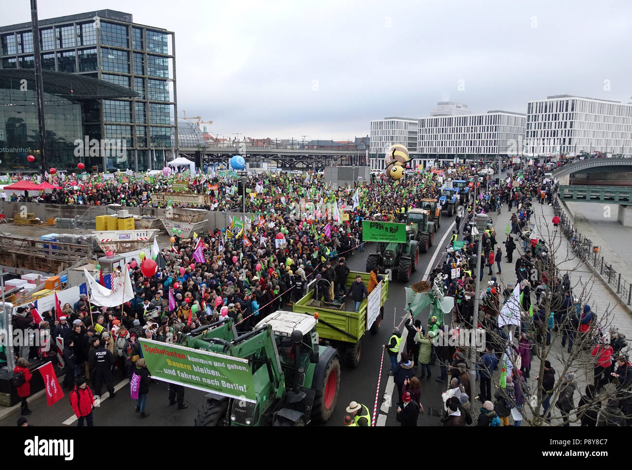 Berlin, Allemagne, la démonstration - nous sommes malades ! En face de la gare centrale sur la Washingtonplatz Banque D'Images
