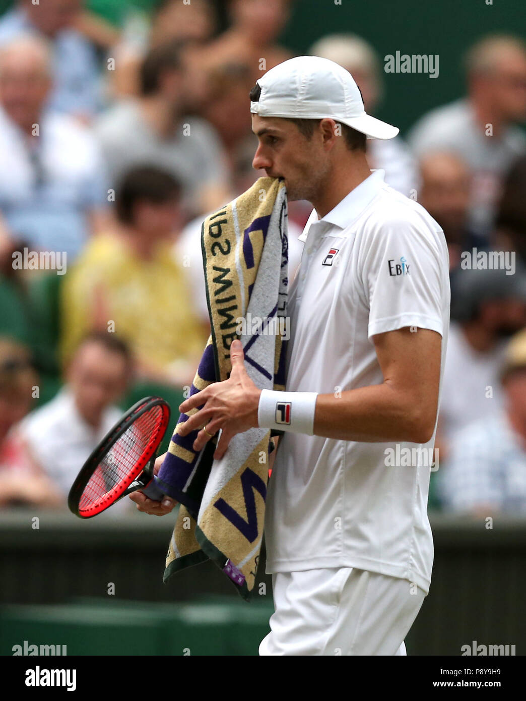 John Isner le 11 e jour des championnats de Wimbledon au All England Lawn tennis and Croquet Club, Wimbledon. APPUYEZ SUR ASSOCIATION photo. Date de la photo : vendredi 13 juillet 2018. Voir PA Story TENNIS Wimbledon. Le crédit photo devrait se lire: Steven Paston/PA Wire. Banque D'Images