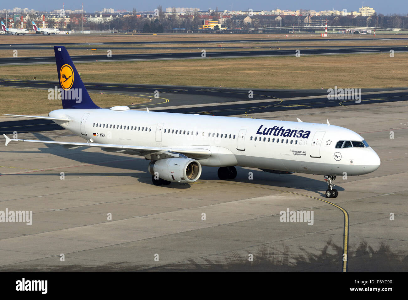 Berlin, Allemagne, l'Airbus A321 de la compagnie aérienne Lufthansa sur le tarmac de l'aéroport Berlin-Tegel Banque D'Images