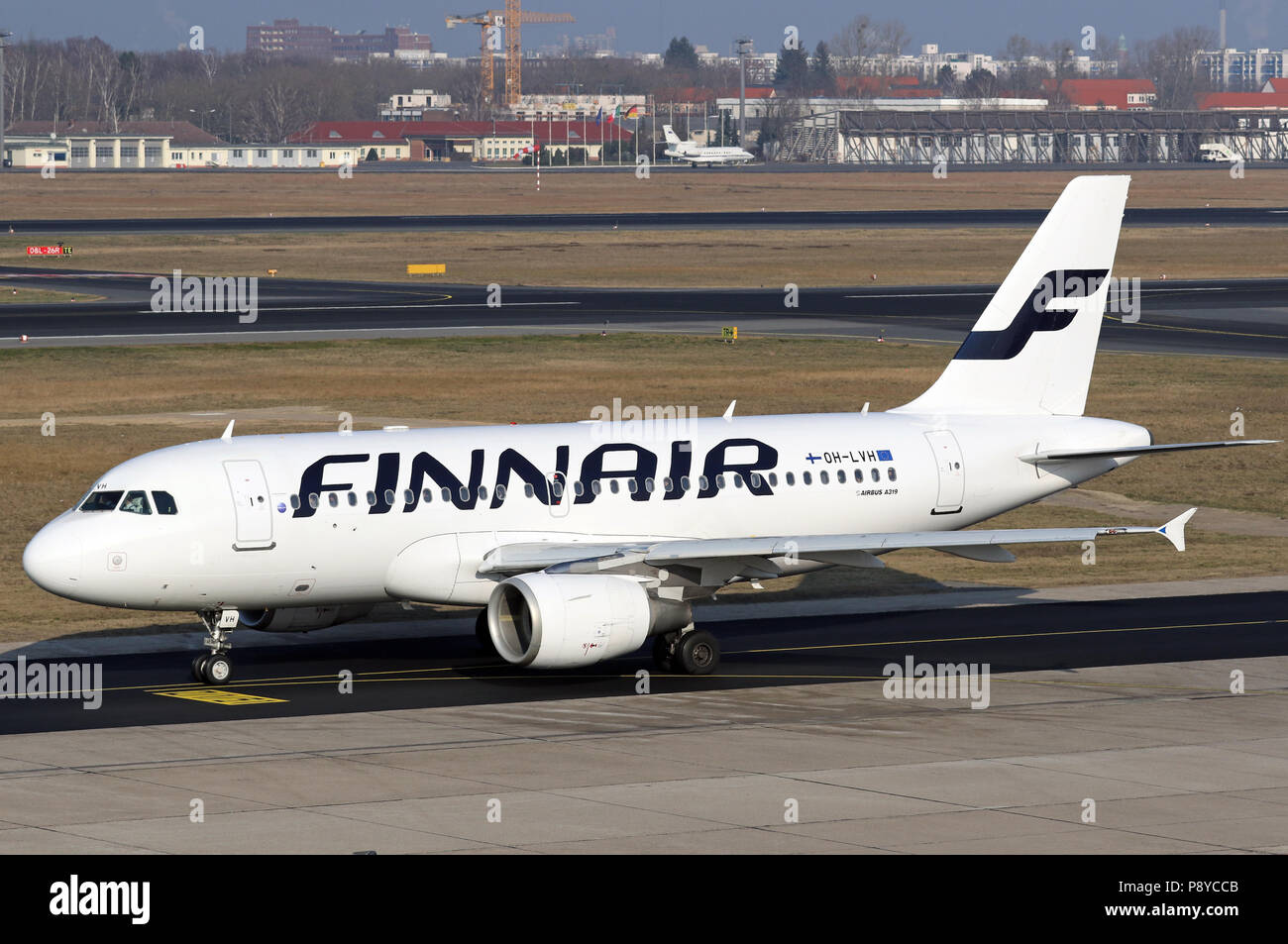 Berlin, Allemagne, l'Airbus A319 de la compagnie Finnair sur le tarmac de l'aéroport Berlin-Tegel Banque D'Images