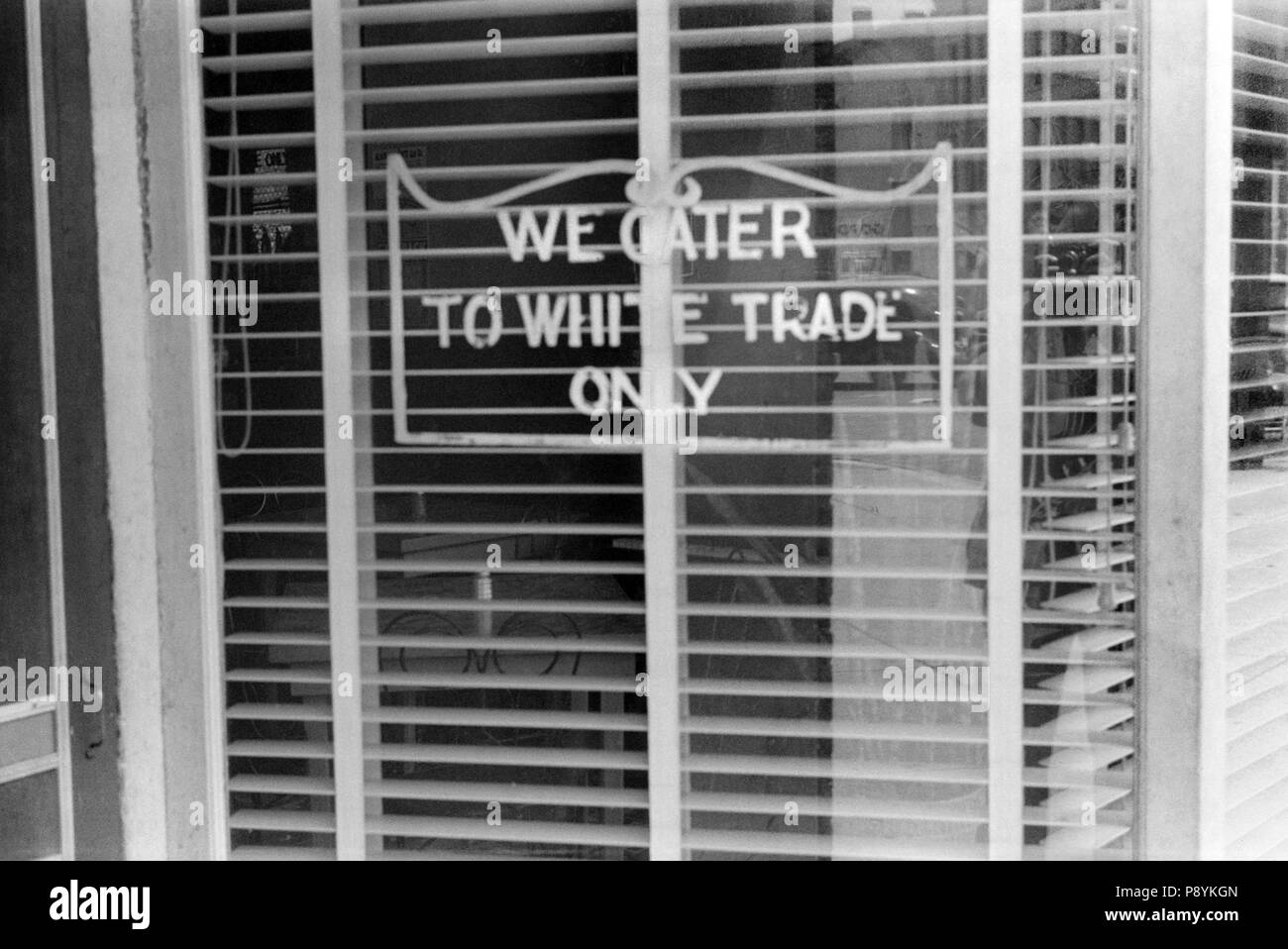 Restaurant avec panneau "nous intervenons au blanc du commerce uniquement', Lancaster, Ohio USA, Ben Shahn, Farm Security Administration, Août 1938 Banque D'Images