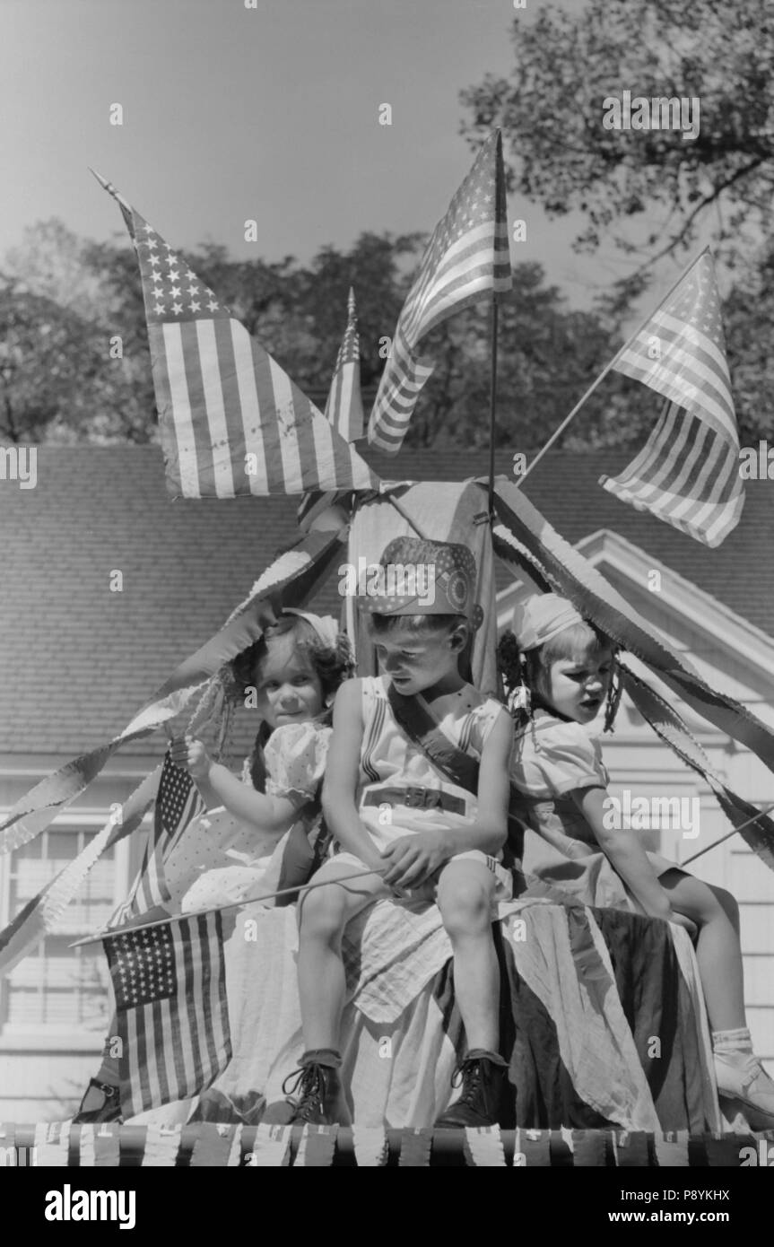 Enfants patriotique sur flotter pendant 4 juillet Parade, Vale, Oregon, USA, Russell Lee, Farm Security Administration, Juillet 1941 Banque D'Images