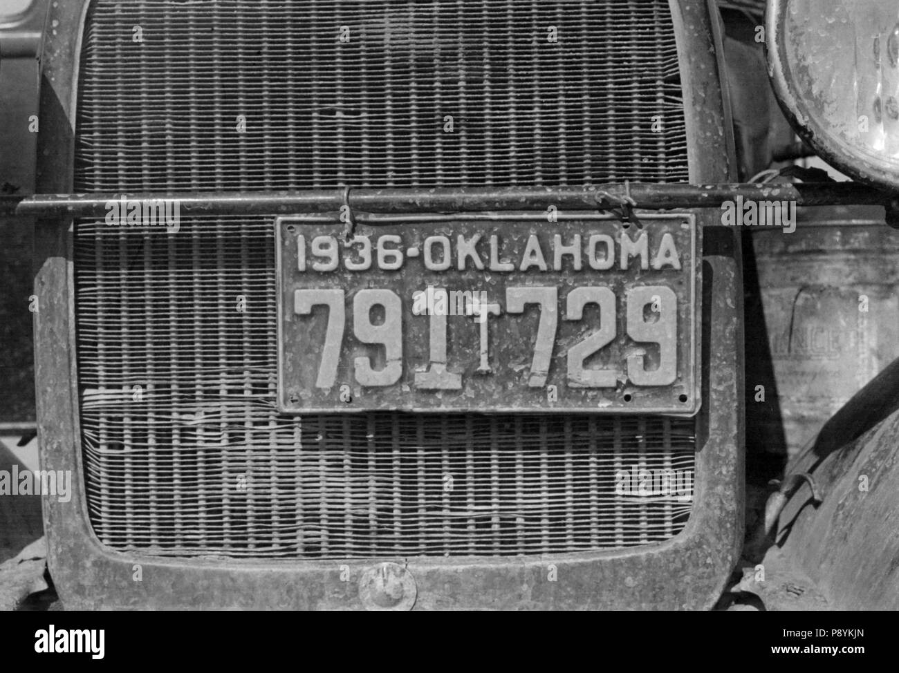 Radiateur et d'immatriculation de la voiture de l'Oklahoma Cueilleur de coton, Vallée de San Joaquin, près de Fresno, Californie, USA, Dorothea Lange, Farm Security Administration, Novembre 1936 Banque D'Images