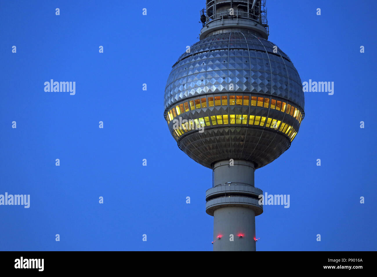 Berlin, Allemagne, la tour de télévision de Berlin le matin Banque D'Images