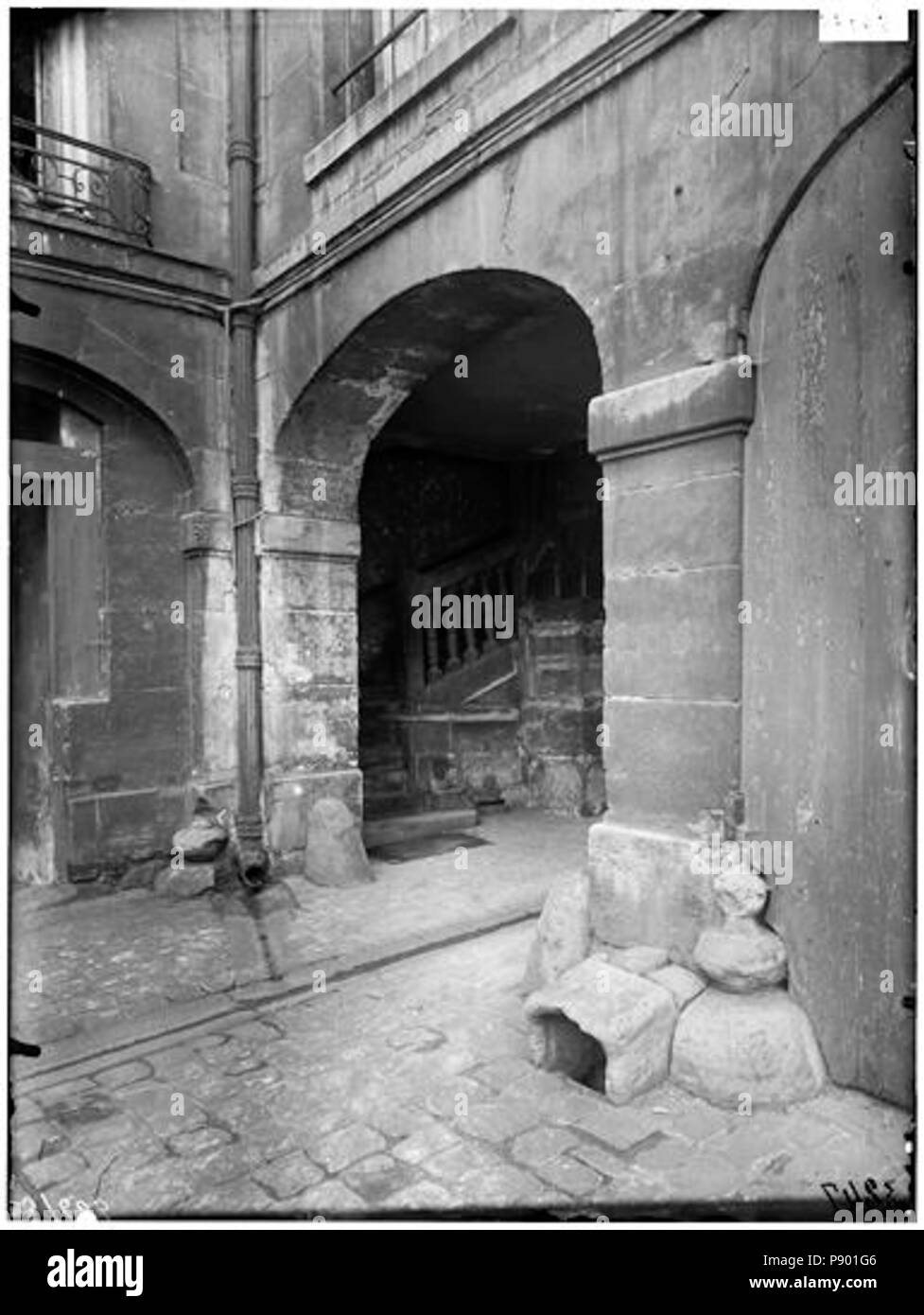 334 Hôtel de Lauzun ou l'hôtel de Pimodan - Gouttière cannelée et départ d'escalier - Paris 04 - Médiathèque de l'architecture et du patrimoine - APMH00037603 Banque D'Images