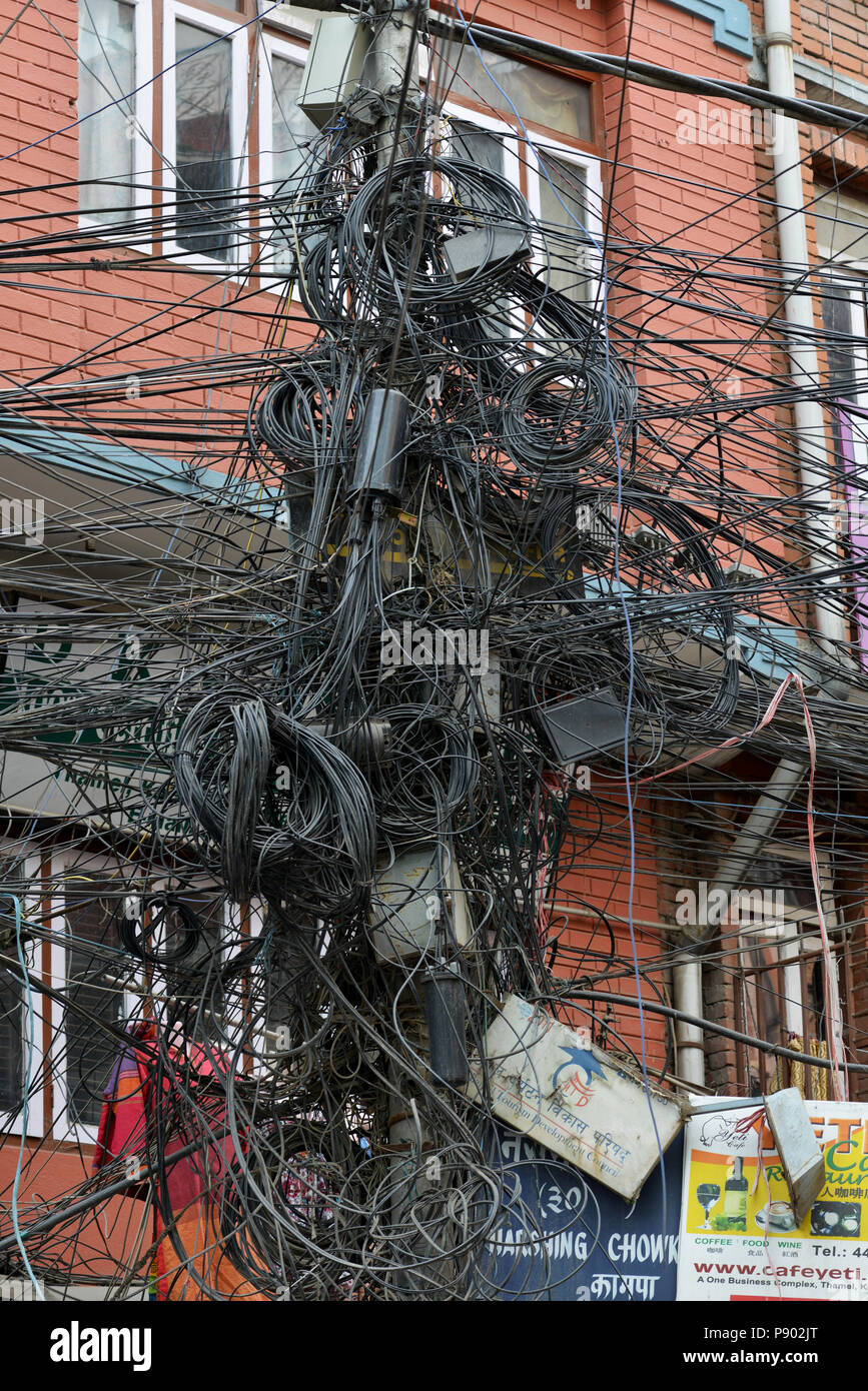 Les fils électrique chaotique Banque D'Images