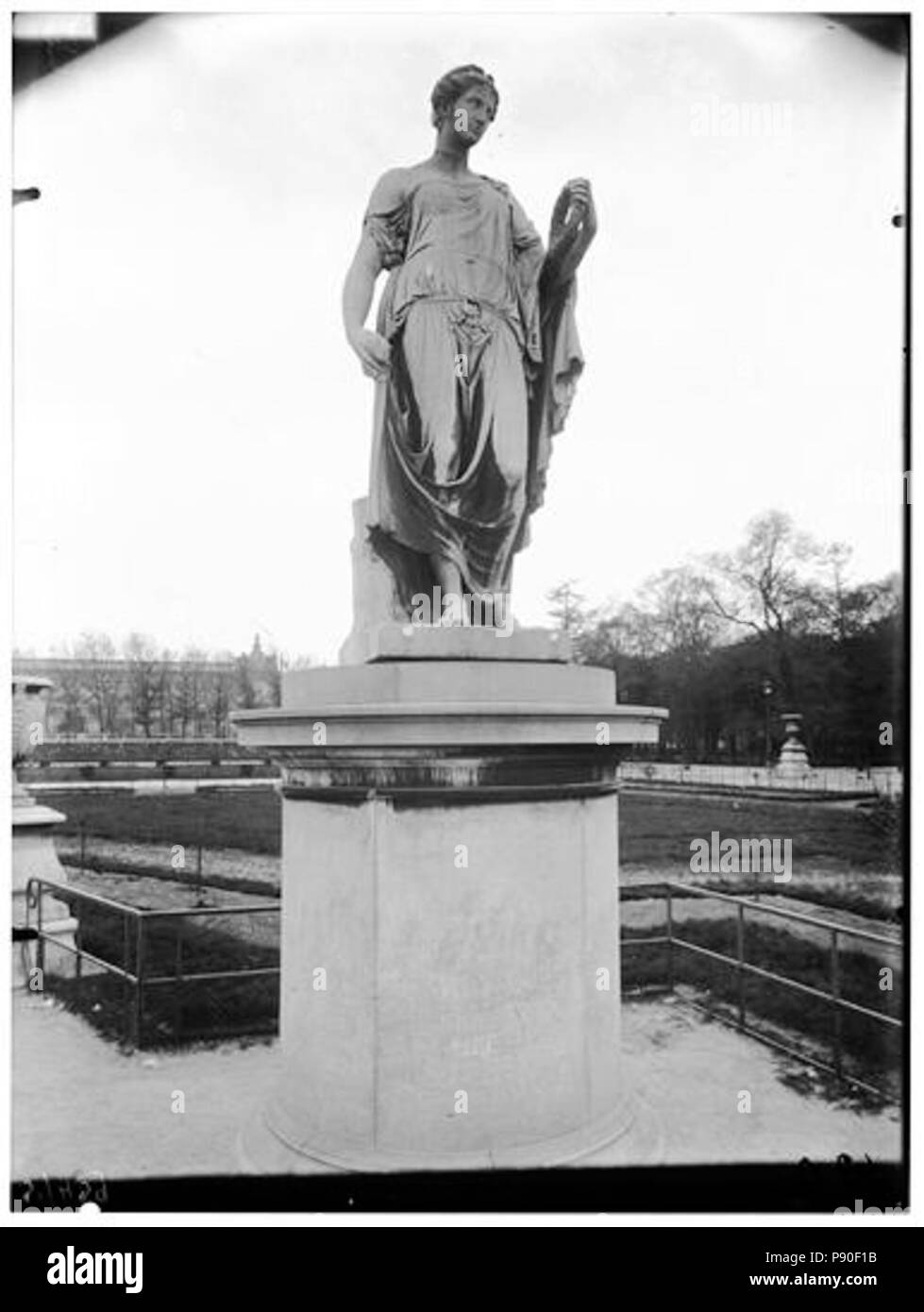 348 Jardin des Tuileries - Statue de Flore - Paris 01 - Médiathèque de l'architecture et du patrimoine - APMH00037439 Banque D'Images