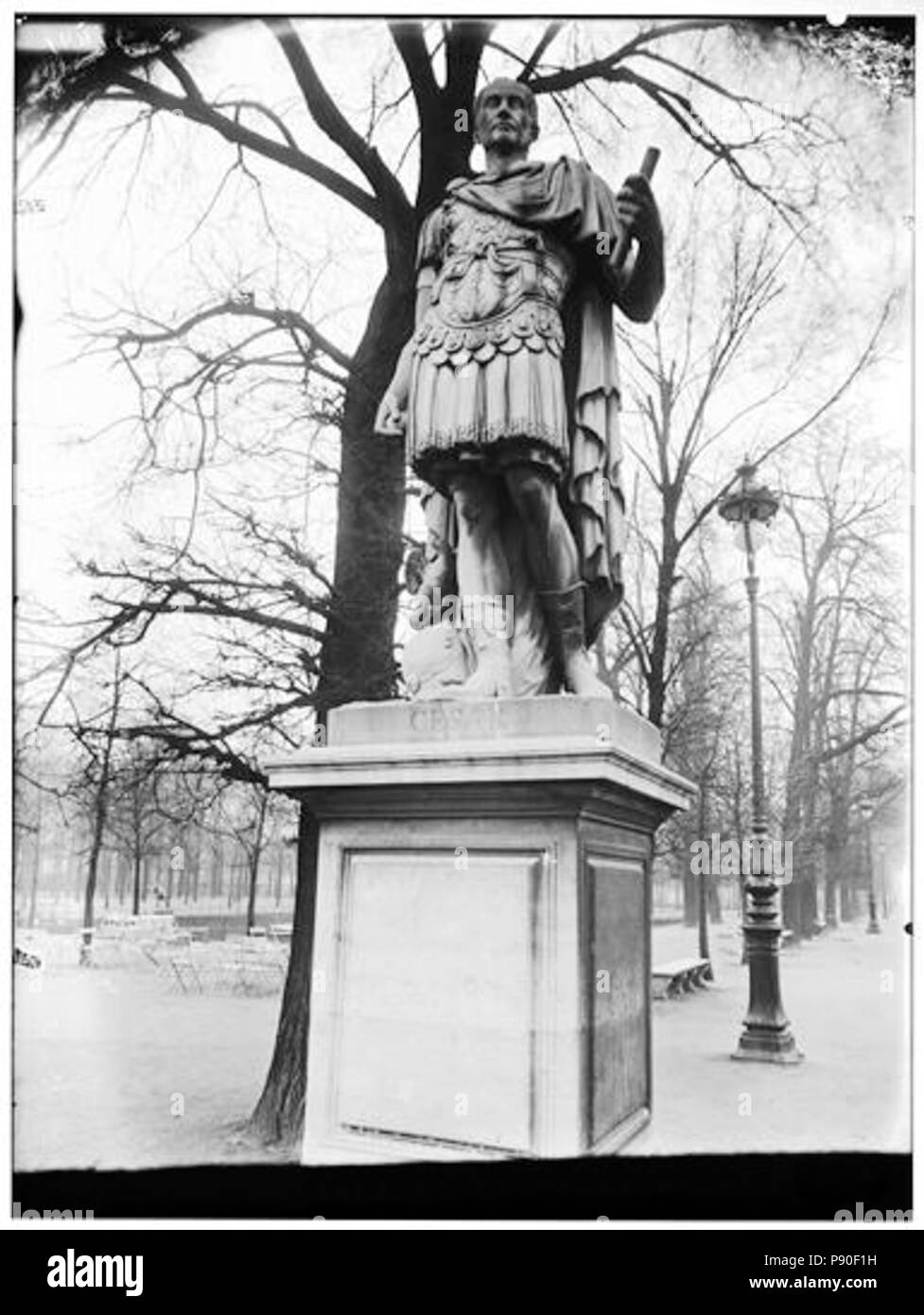 348 Jardin des Tuileries - Statue de Jules César - Paris 01 - Médiathèque de l'architecture et du patrimoine - APMH00037447 Banque D'Images