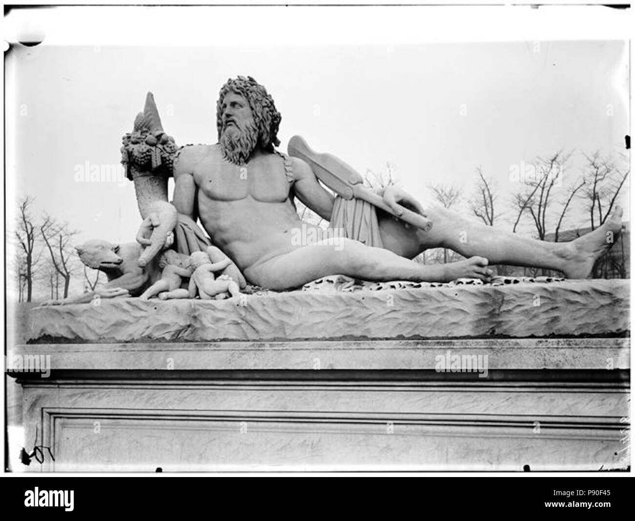 348 Jardin des Tuileries - Statue duTibre - Paris 01 - Médiathèque de l'architecture et du patrimoine - APMH00037428 Banque D'Images