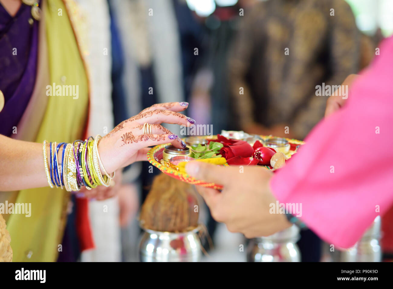 Une cérémonie de mariage hindou. Détails du mariage traditionnel indien. Accessoires de mariage hindou magnifiquement décorées. Les traditions de mariage indien. Banque D'Images