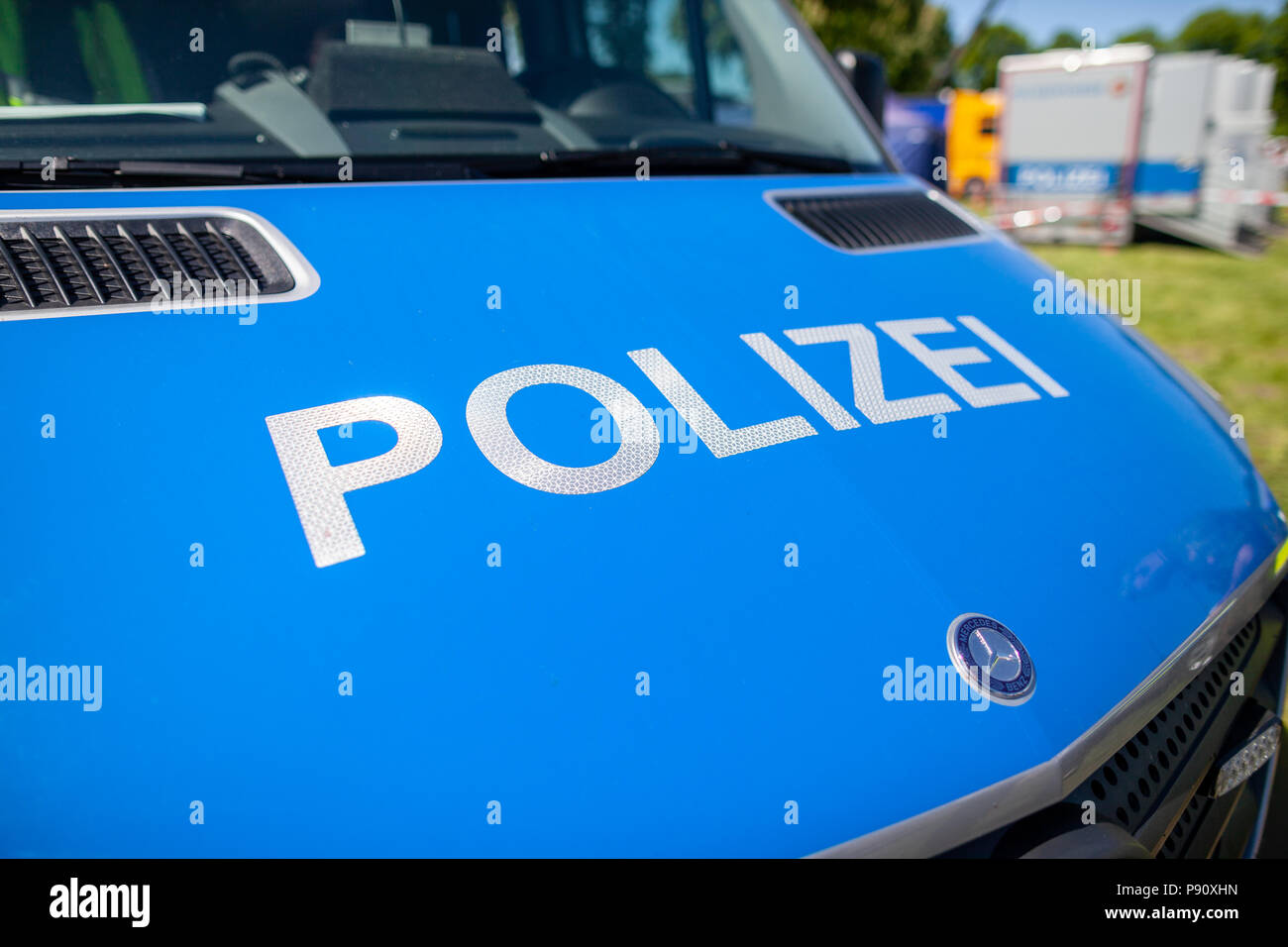 Hambourg / ALLEMAGNE - Mai 6,2018 : voiture de police allemande, Mercedes Benz se tient sur une journée portes ouvertes. Moyens de police Polizei allemande. Banque D'Images