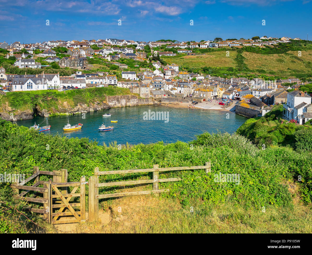 29 Juin 2018 : port Isaac, Cornwall, UK - port Isaac, où le Doc Marten séries télé est filmé, Cornwall, UK, canicule au cours de l'été. Banque D'Images
