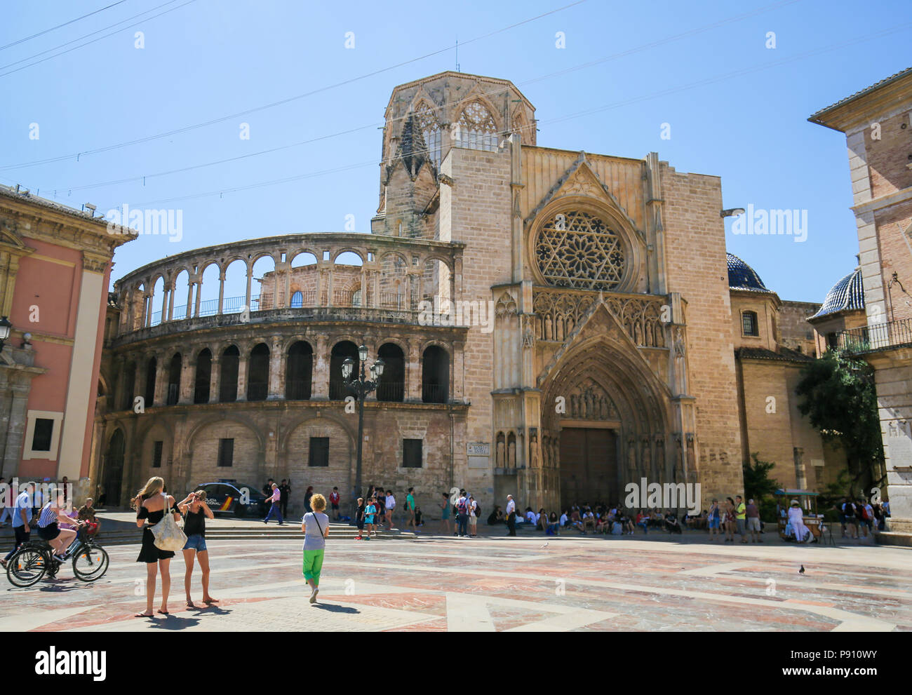 La cathédrale de Valence (13e siècle) à la Plaza de la Almoina dans le centre de Valence, Espagne Banque D'Images