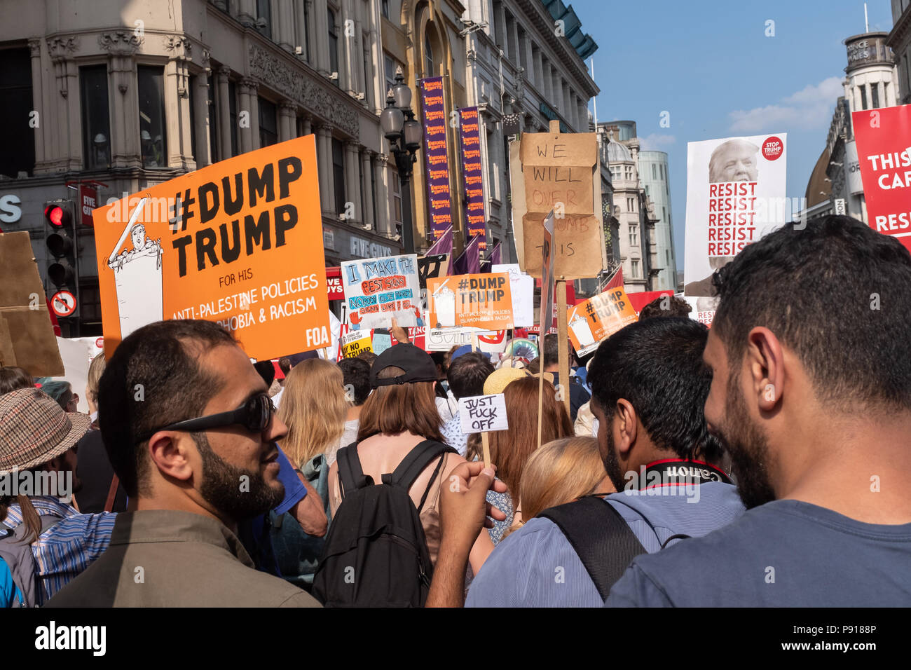 Regent Street, Londres, Royaume-Uni. Vendredi 13 juillet 2018. Marche de protestation contre l'atout de Donald visiter le Royaume-Uni. Crédit : Paul Carstairs/Alamy Live News. Banque D'Images