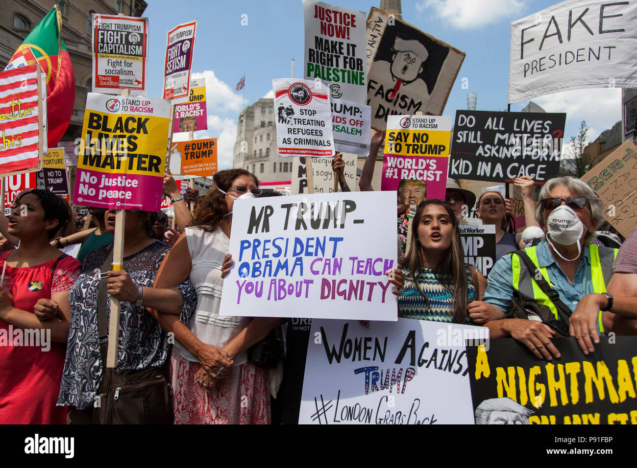 Londres, Royaume-Uni, 14 juillet 2018 : les grandes foules de manifestants se rassemblent dans le centre de Londres pour protester contre la visite du Président Trump à la Goutte d'encre : Crédit UK/Alamy Live News Credit : Encre Drop/Alamy Live News Banque D'Images