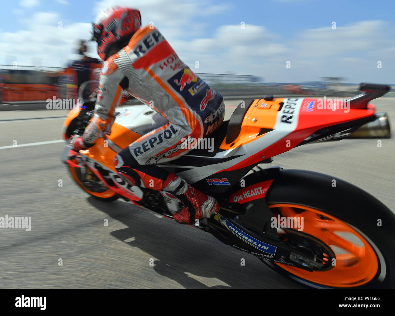 Hohenstein-Ernstthal, Allemagne. 14 juillet, 2018. Sport/Moto, Grand Prix d'Allemagne, deuxième formation du MotoGP sur le Sachsenring. Marc Márquez (Espagne, Repsol Honda Team) quitte le fort sur sa moto. Credit : Hendrik Schmidt/dpa-Zentralbild/dpa/Alamy Live News Banque D'Images