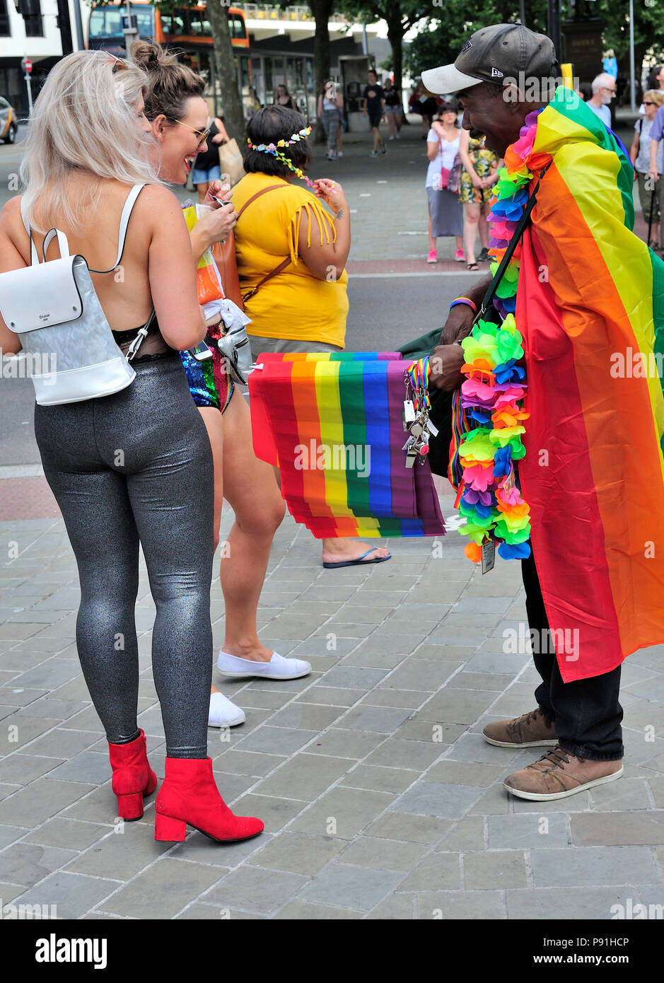 Drapeaux et chapeaux à la Pride Day célébrant les personnes transgenres, LGBT et gays Banque D'Images