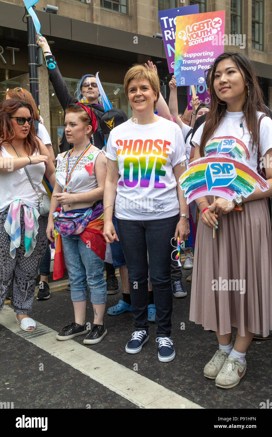 Le centre-ville de Glasgow, Glasgow Royaume-uni, samedi 14 juillet 2018. Des milliers participent à la Glasgow Gay Pride Parade à travers le centre-ville de Glasgow. La fierté de cette année événement se tiendra dans le parc de Kelvingrove. Le défilé a été dirigée par Nicola Sturgeon qui a également ouvert officiellement l'événement. Inclus dans l'exposition de cette année est un pas les concerts. © Garry Cornes / Alamy Live News Banque D'Images