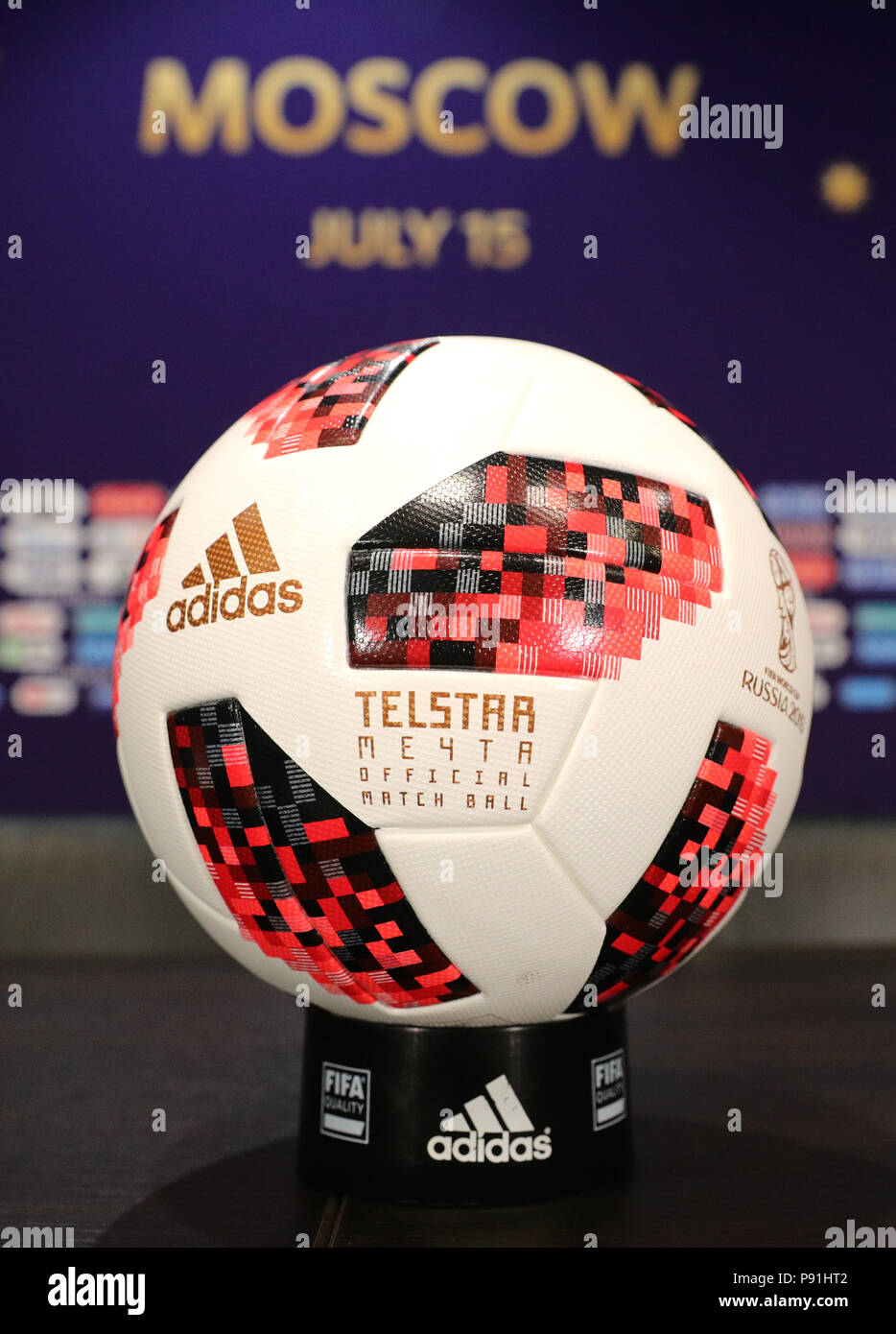 Moscou, Russie. 14 juillet, 2018. Coupe du Monde de football, France conférence de presse avant la finale entre la France et la Croatie. La Coupe du Monde de football, Adidas Telstar, sur la table. Dpa : Crédit photo alliance/Alamy Live News Banque D'Images